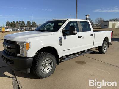 2017 Ford F350 Super Duty XL 4X4 Crew Cab Pickup