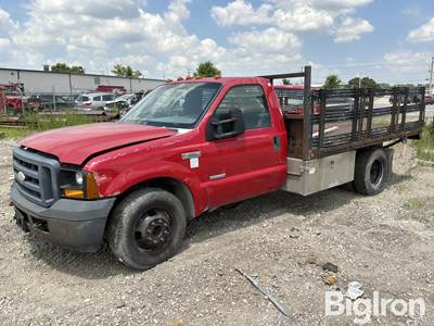 2007 Ford F350 XL Super Duty 2WD Flatbed Pickup