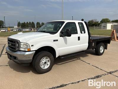 2003 Ford F350 Super Duty XL 4X4 Extended Cab Flatbed Pickup