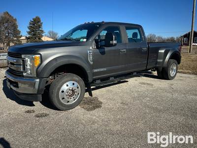 2017 Ford F-450 Dually Pickup Truck