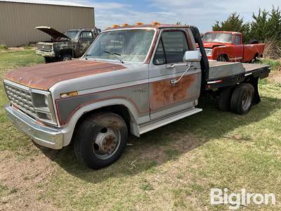 1980 Ford Ranger F350 2WD Flatbed Pickup