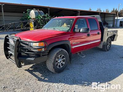 2005 GMC 2500 HD SLE Flatbed Pickup