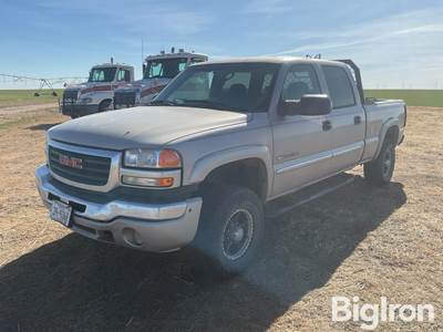 2005 GMC 2500 HD 4WD Pickup