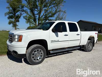 2012 GMC 2500HD Denali Crew Cab 4x4 Pickup