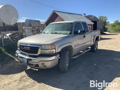 2004 GMC 2500 HD 4x4 Extended Cab Pickup