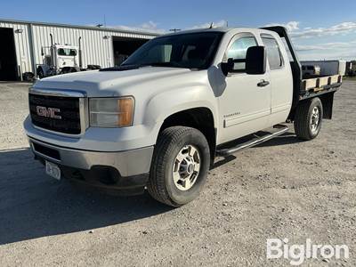 2011 GMC 2500HD Extended Cab Flatbed Pickup
