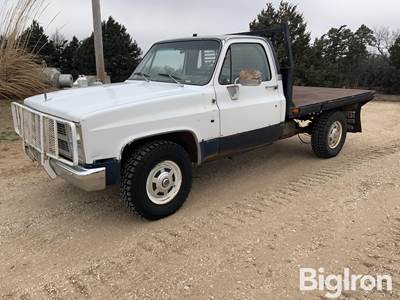 1983 GMC High Sierra 2500 4x4 flatbed pickup