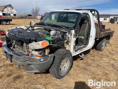 2004 GMC K2500 Sierra 4WD Pickup w/Bale Bed