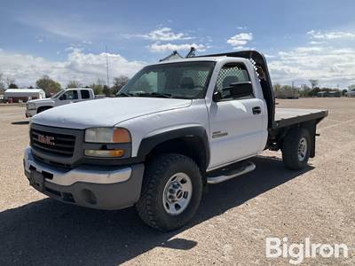 2005 GMC Sierra 1500 Regular Cab 4x4 Flatbed Pickup