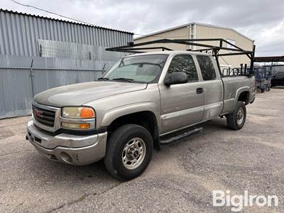 2003 GMC Sierra 2500 Club Cab 4WD Pickup