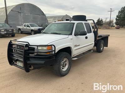 2005 GMC Sierra 2500 HD 4x4 Extended Cab Flatbed Pickup w/HydraBed