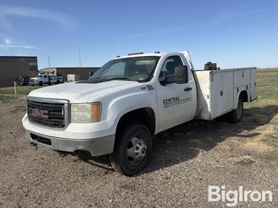 2014 GMC Sierra 3500HD 4x4 Reg Cab Pickup w/Service Bed