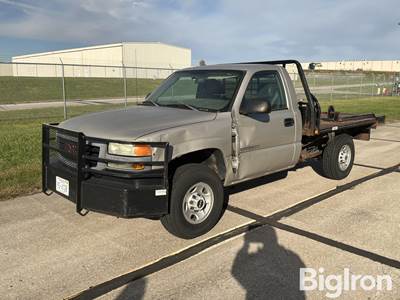 2005 GMC Sierra K2500 Heavy Duty Pickup w/Krogmann Bale handler