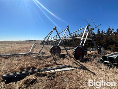 Reinke Center Pivot w/Pipe Drops Sprinkler