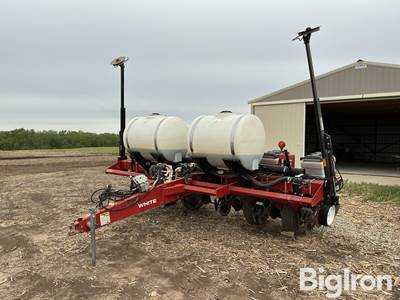 AGCO White 6106 6R30" Planter