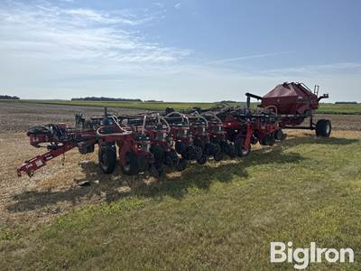 AGCO White 8531 16/31 Planter w/Cart
