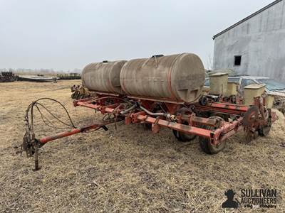 Allis-Chalmers 600 Planter