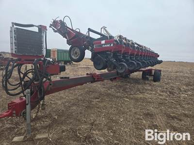 Case IH 1200 16R30 Planter