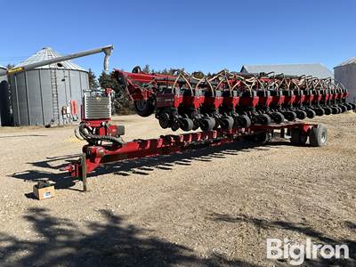 Case IH 1200 16/31 Pivot Fold Planter