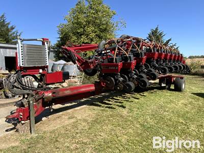 2002 Case IH 1200 12/23 Planter