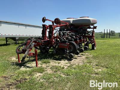 Case IH 1250 Early Riser 12R30 Planter