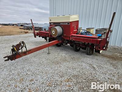 Case IH 800 Cyclo-Air 6R30 Planter