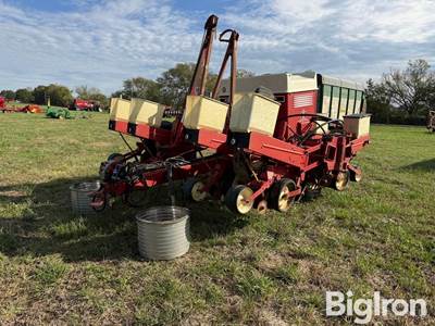 Case IH 800 Cyclo Air 8R30" Planter