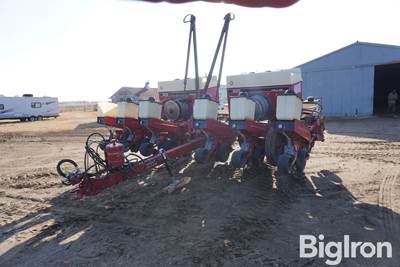 Case IH 900 12R30 Planter w/Insecticide