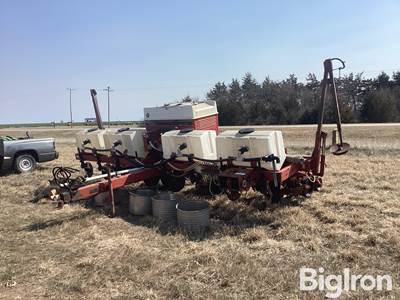 Case IH 900 8R30" planter