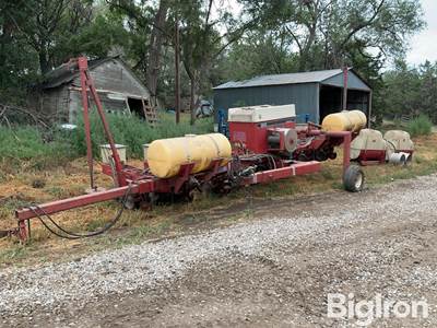Case IH 900 8R38” Cylco Air Planter
