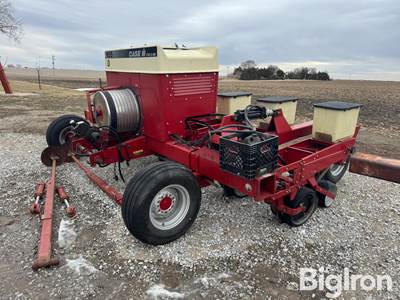Case IH 955 6R30” Cyclo Air planter