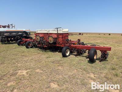 Case IH 955 12R30 Planter