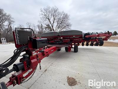 Case IH Early Riser 1240 16R22 Pivot Planter