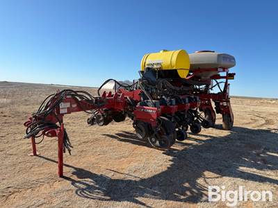 Case IH Early Riser 1250 12R30 Planter