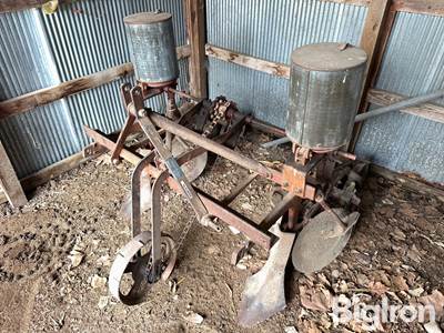 Ferguson DO-41-B 2R40" Mounted Planter