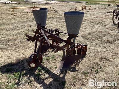 Ferguson DO-41-B 3-Pt 2 Row Planter