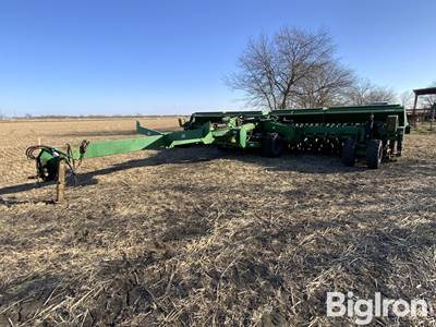 Great 2N-3010 30' 2-Section Folding Pull-Type No-Till Drill