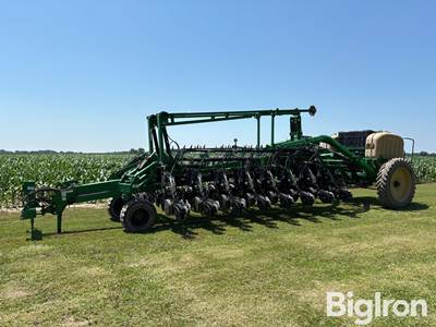 Great Plains YP1625 32 Twin Row Planter