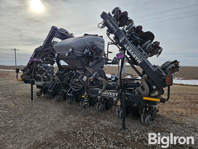 2023 Harvest International 16R30 Stack Fold Center Fill Planter