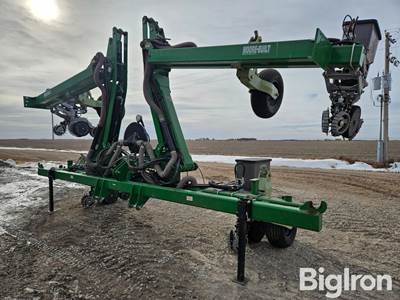 2023 Harvest International 40' Wide 4/1 Male Row Corn Planter