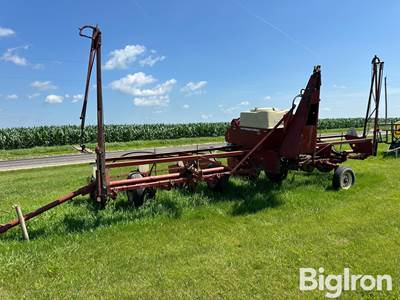 International 400 8R38 Planter