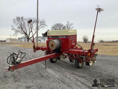 International 800 Cyclo Air Planter