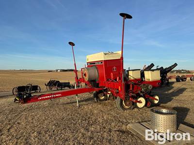 International 800 Cyclo Air 4R38" Planter