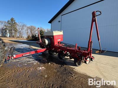 International 900 Cyclo Air 8R30 Planter