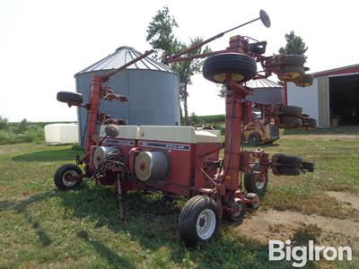 International Cyclo-Air 800 12R 30" Planter