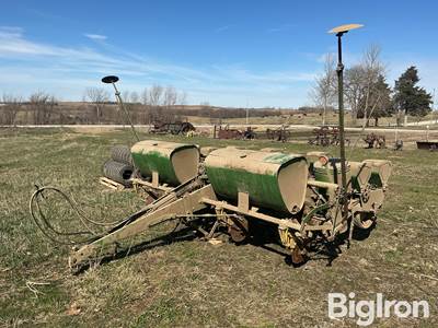 John Deere 1240 4R36 Planter