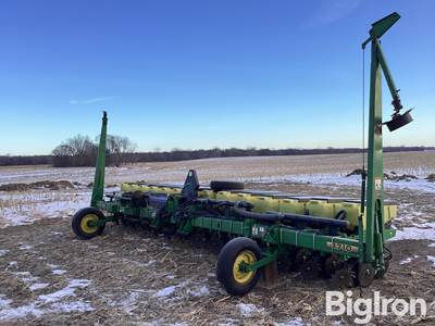 1997 John Deere 1710 14R20" Planter