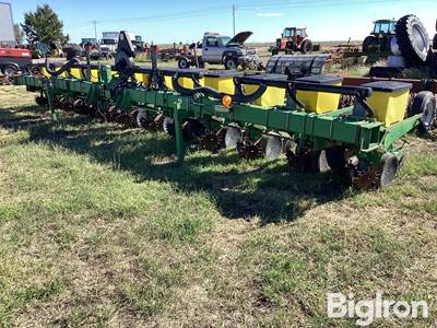 John Deere 1710 MaxEmerge Plus 12R30 Planter
