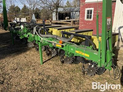 2007 John Deere 1710 MaxEmerge XP 8R36 Planter