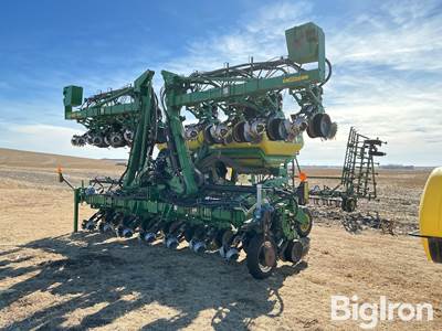 2011 John Deere 1720 16 Row Stack Fold Planter